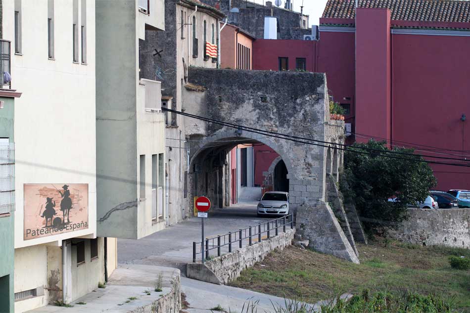 La Junquera o La Jonquera o ɫə ʒuŋˈkeɾə